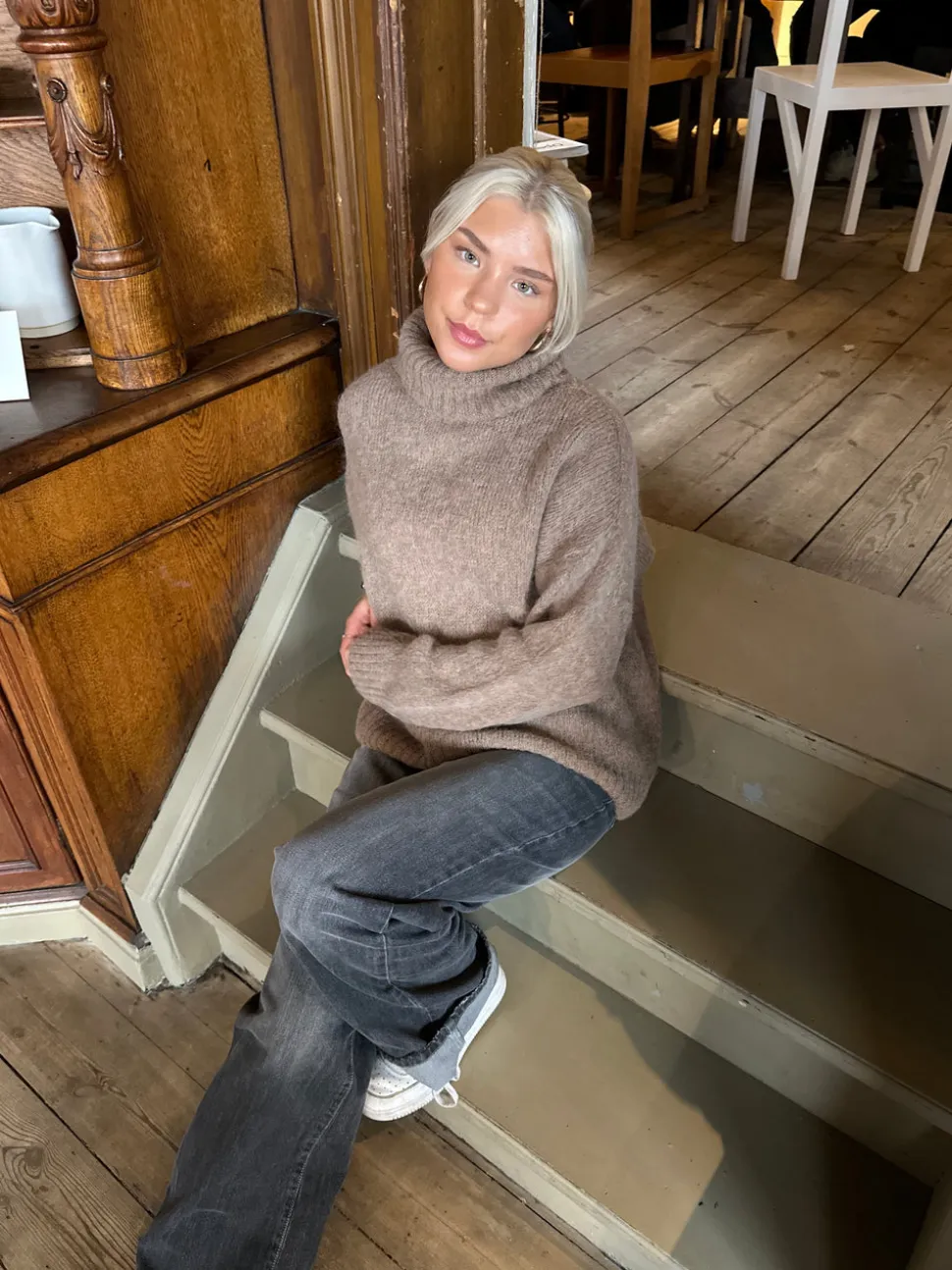 Idun striktrøje med turtleneck - Brun