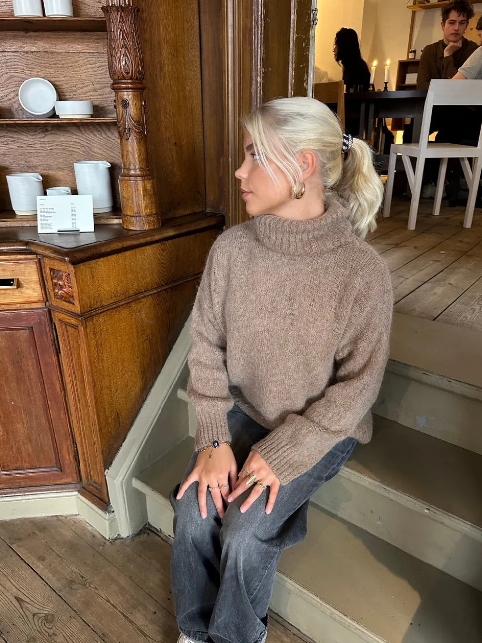 Idun striktrøje med turtleneck - Brun