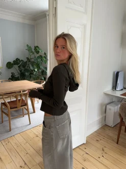 Isaline ribbet hoodie med zip - Brun