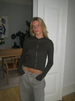 Isaline ribbet hoodie med zip - Brun