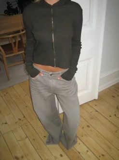 Isaline ribbet hoodie med zip - Brun
