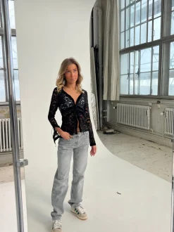 Isamara blond bluse med velour - Sort