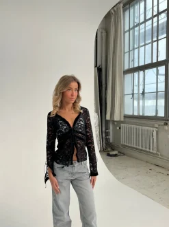 Isamara blond bluse med velour - Sort