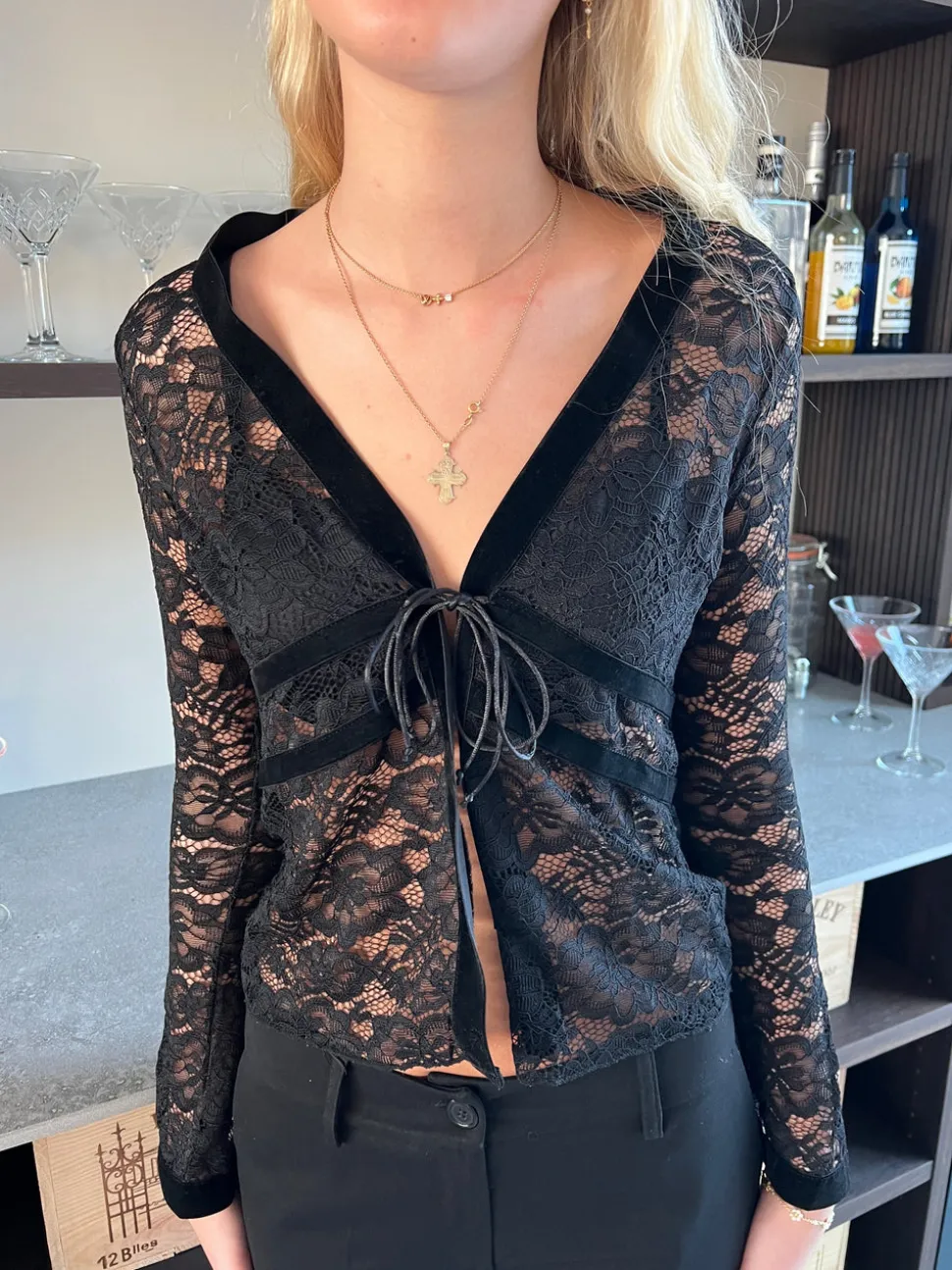 Isamara blond bluse med velour - Sort