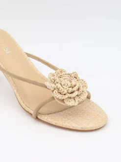 Jenna stiletter med flettet blomsterdetalje - Off white