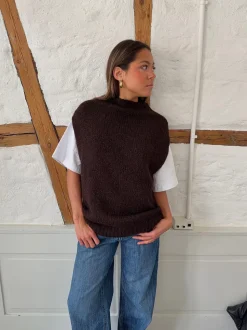 Kahula strikvest med t-shirt - Brun/hvid