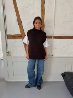 Kahula strikvest med t-shirt - Brun/hvid