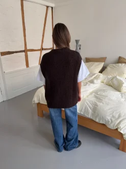 Kahula strikvest med t-shirt - Brun/hvid