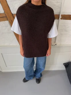 Kahula strikvest med t-shirt - Brun/hvid