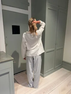 Kallie pyjamas sæt med kirsebær - Hvid/blå