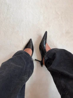 Karline slingback mules med krokodilleprint - Sort