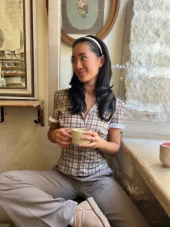 Kassandra figursyet skjorte med tern - Lysebrun/hvid