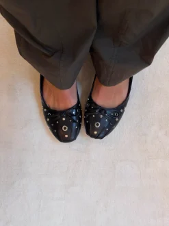 Katarine ballerinaer med nitterdetaljer - Sort