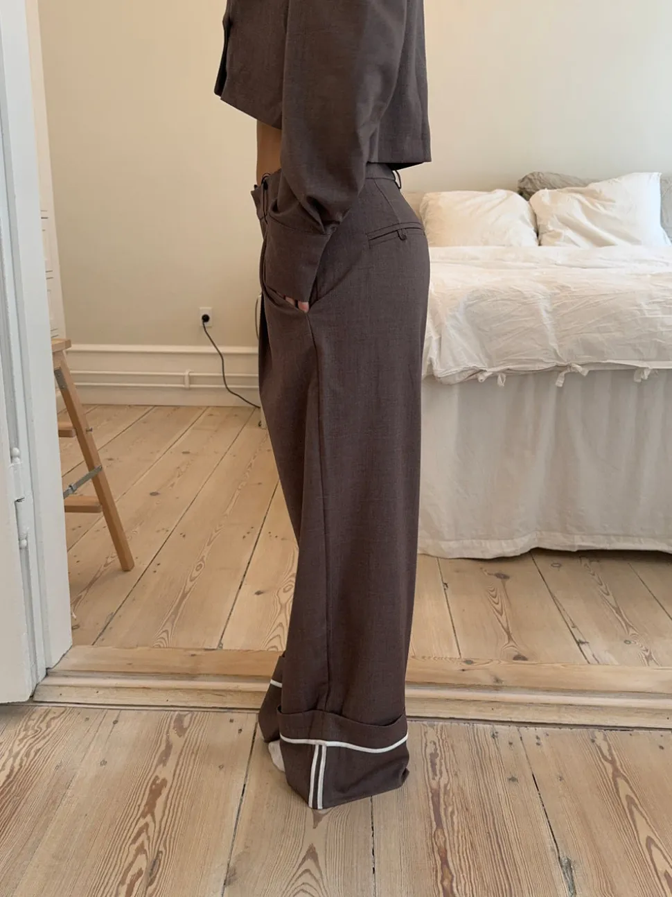 Katrine suitbukser med detaljer - Brun melange
