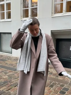 Kehlani halstørklæde i strik - Lys grå