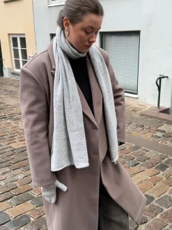 Kehlani halstørklæde i strik - Lys grå