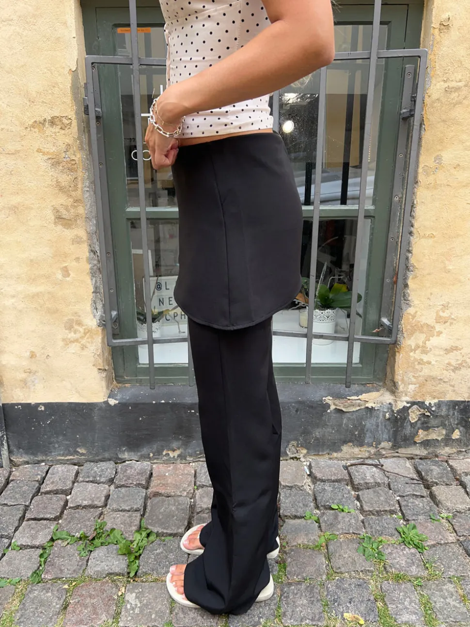 Kira bukser med slå om detalje - Sort