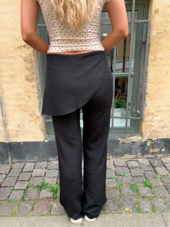 Kira bukser med slå om detalje - Sort