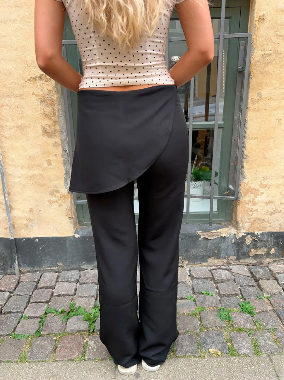 Kira bukser med slå om detalje - Sort