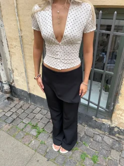 Kira bukser med slå om detalje - Sort
