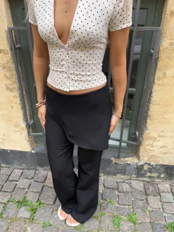 Kira bukser med slå om detalje - Sort