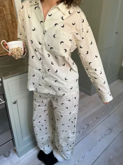 Kyla pyjamasskjorte med halvmåner - Beige