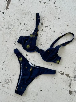 Larissa bikini