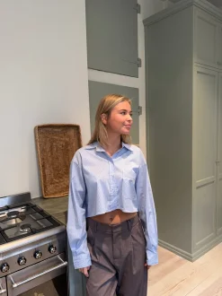 Lavinia stribet cropped skjorte - Blå/hvid