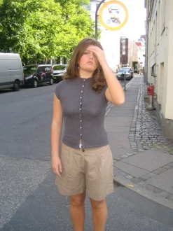 Leonie top med knapper - Grå