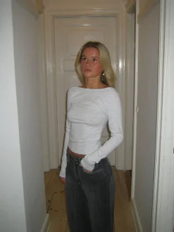 Lila bluse med åben ryg - Grå