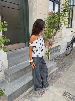 Lily top med polkaprikker - Hvid/sort