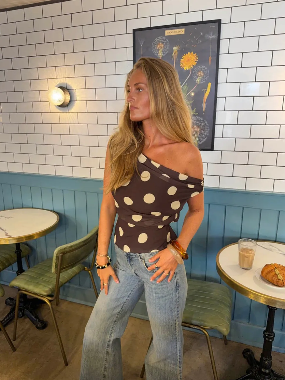 Lily top med polkaprikker - Brun/gul