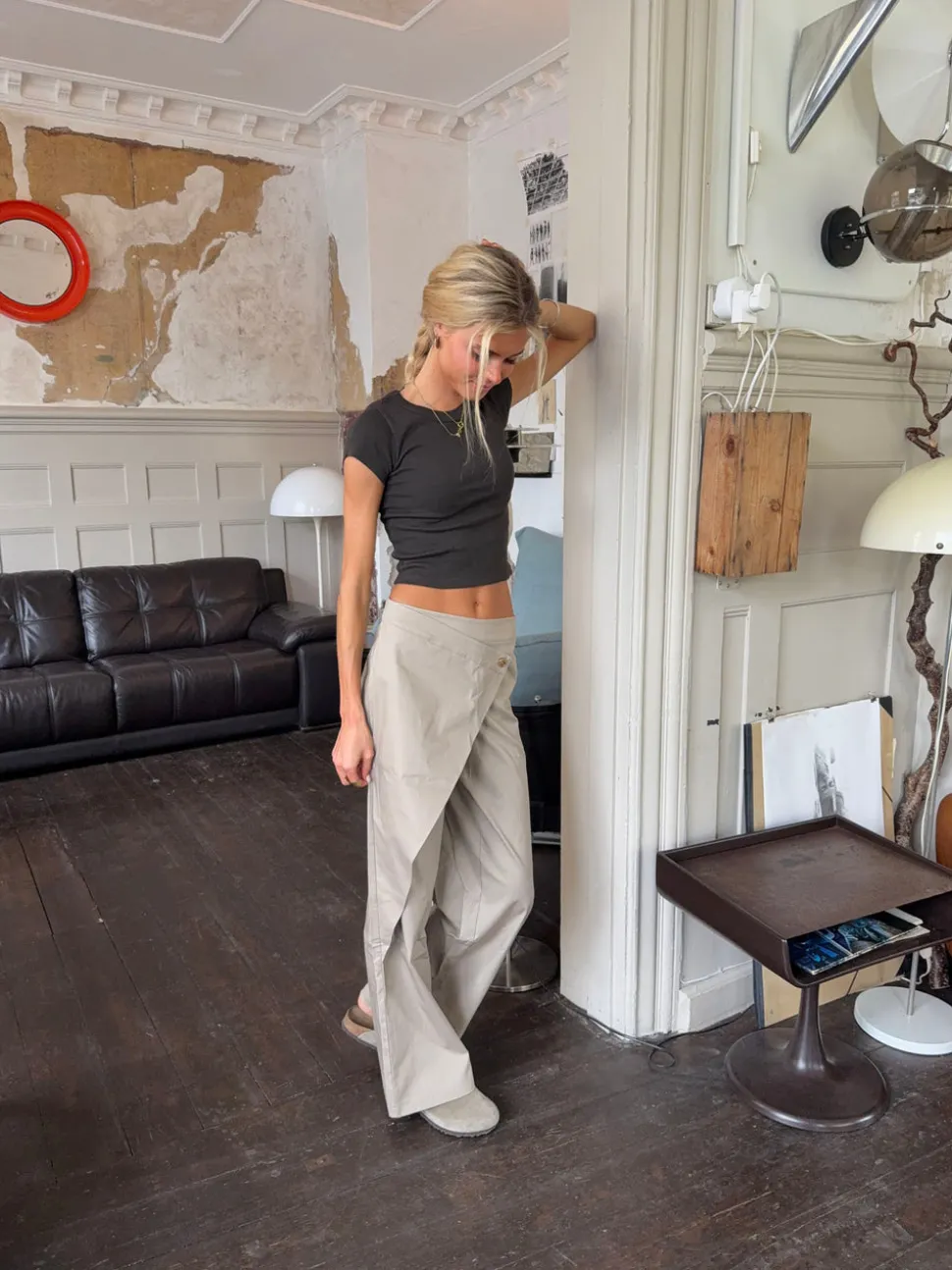 Lilyena bukser med asymmetrisk omslag - Beige