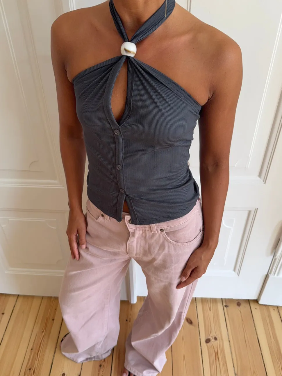 Loulou top med perledetalje - Grå