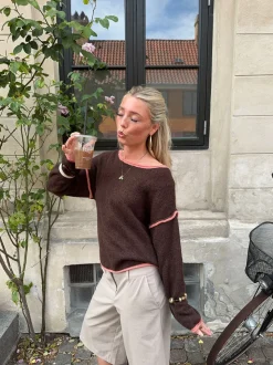 Ludovica striktrøje med detaljer - Brun/koral/lyserød