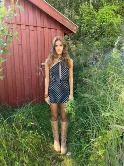 Lukka minikjole med polkaprikker - Sort/hvid