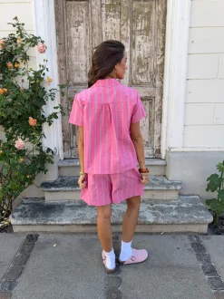 Luliana kortærmet skjorte med striber - Pink/hvid/sort