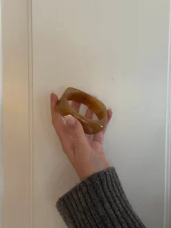 Lykke chunky armbånd - Mørk karamel