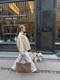 Lyra taske med nitter - Brun