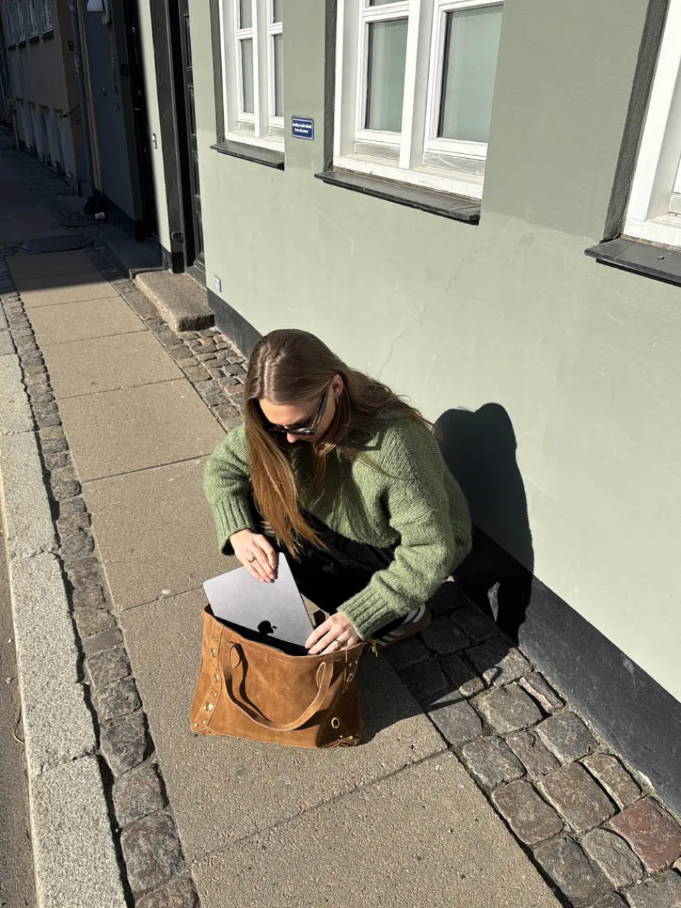 Lyra taske med nitter - Karamelfarvet