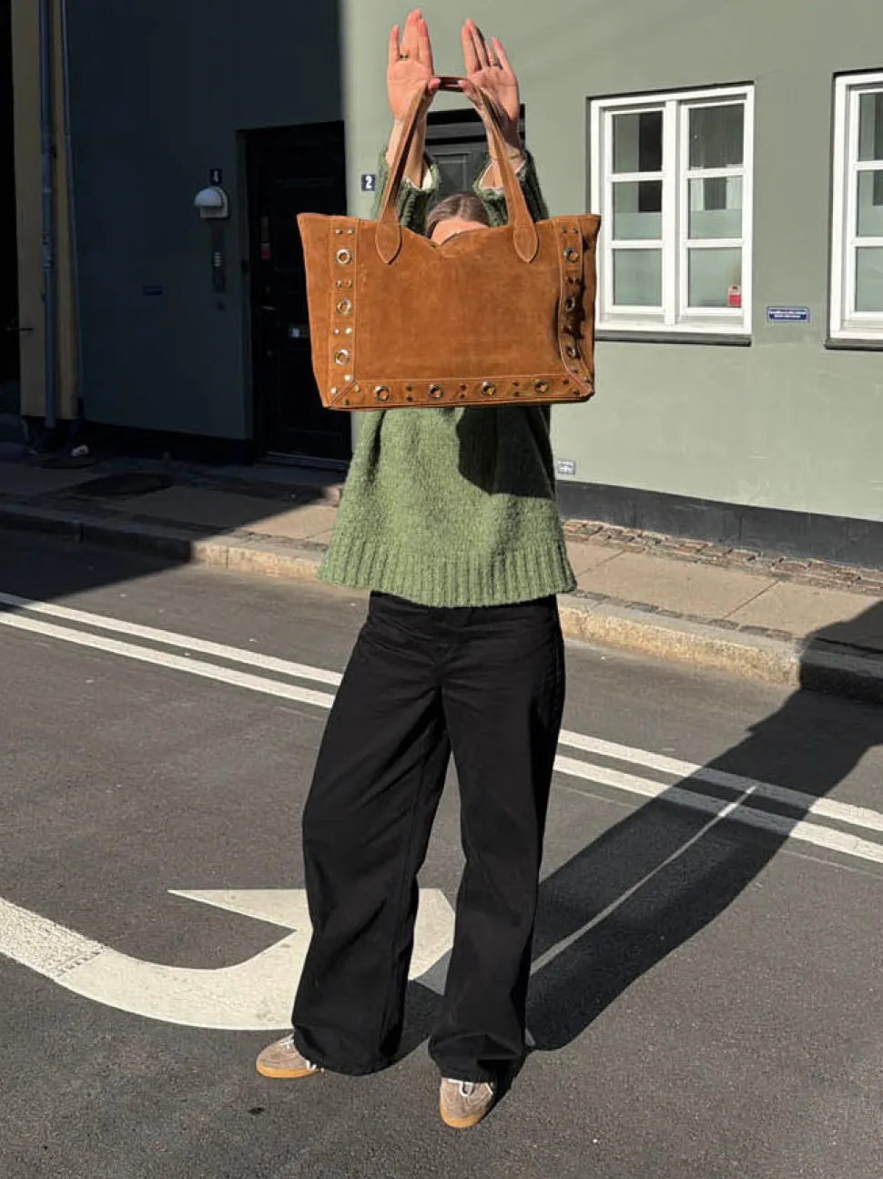 Lyra taske med nitter - Karamelfarvet