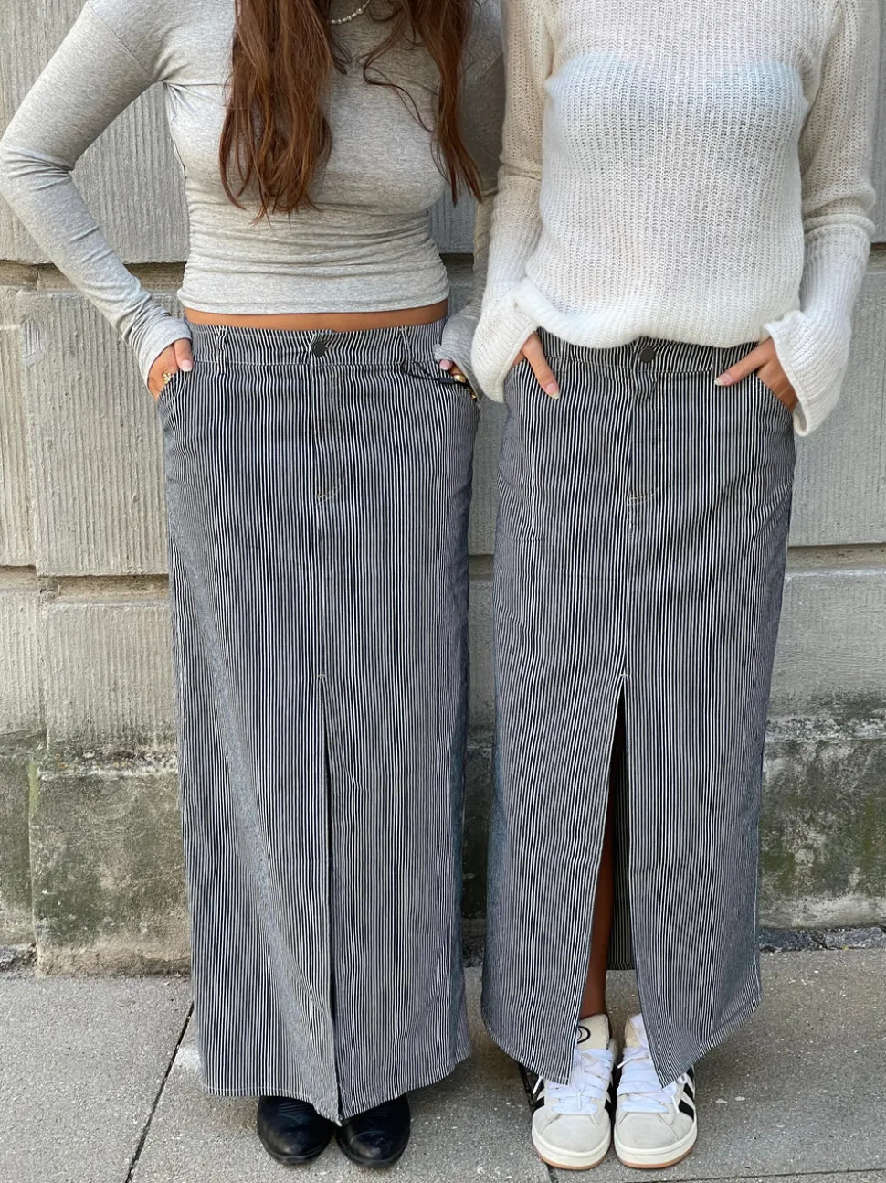 Mandalina denimnederdel med striber- Navy/hvid