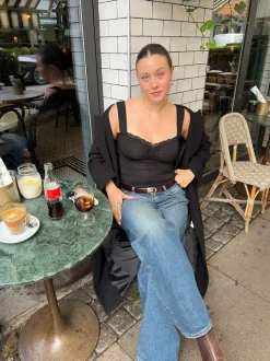 Mandaline tanktop med blondedetalje - Sort