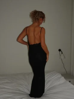 Marajana kjole med dyb blonde ryg - Sort