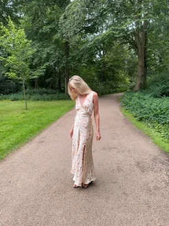 Marielle kjole med blomster - Beige