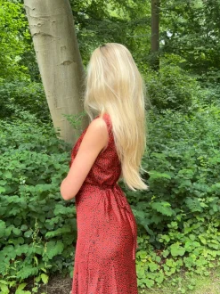 Marielle kjole med blomster - Sort/rød