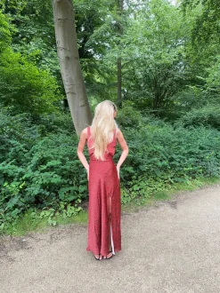 Marielle kjole med blomster - Sort/rød