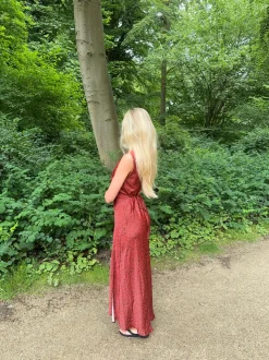 Marielle kjole med blomster - Sort/rød