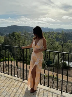 Marielle kjole med blomster - Hvid/orange