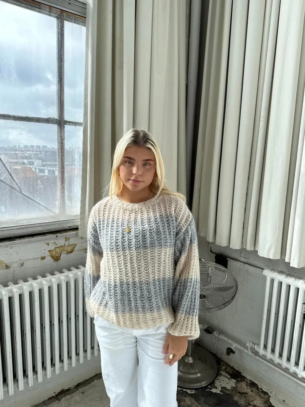 Melly striktrøje med striber - Beige/grå